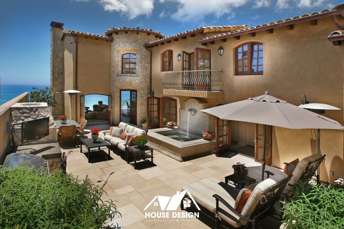 biệt thự ven biển phong cách Coastal Mediterranean