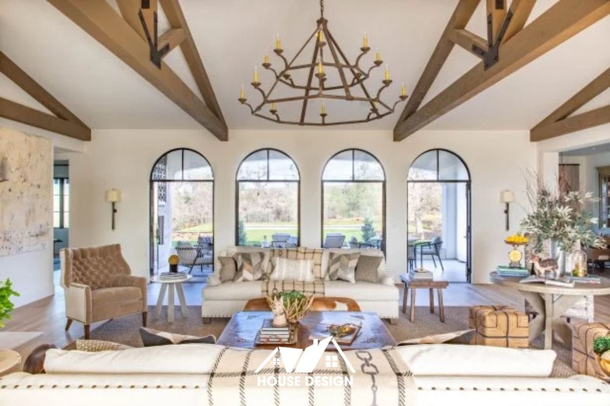 kiến trúc mở với cửa vòm và sân hiên phong cách Địa Trung Hải