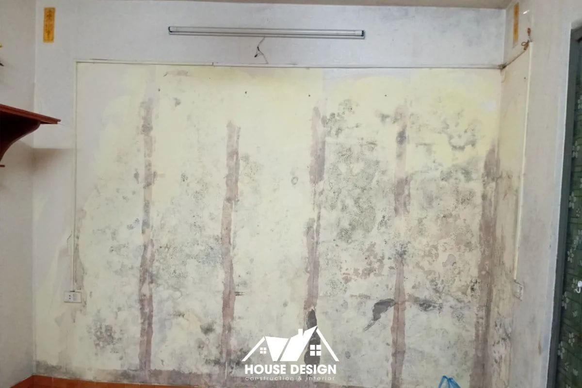 tường ẩm mốc trong nhà tập thể cũ