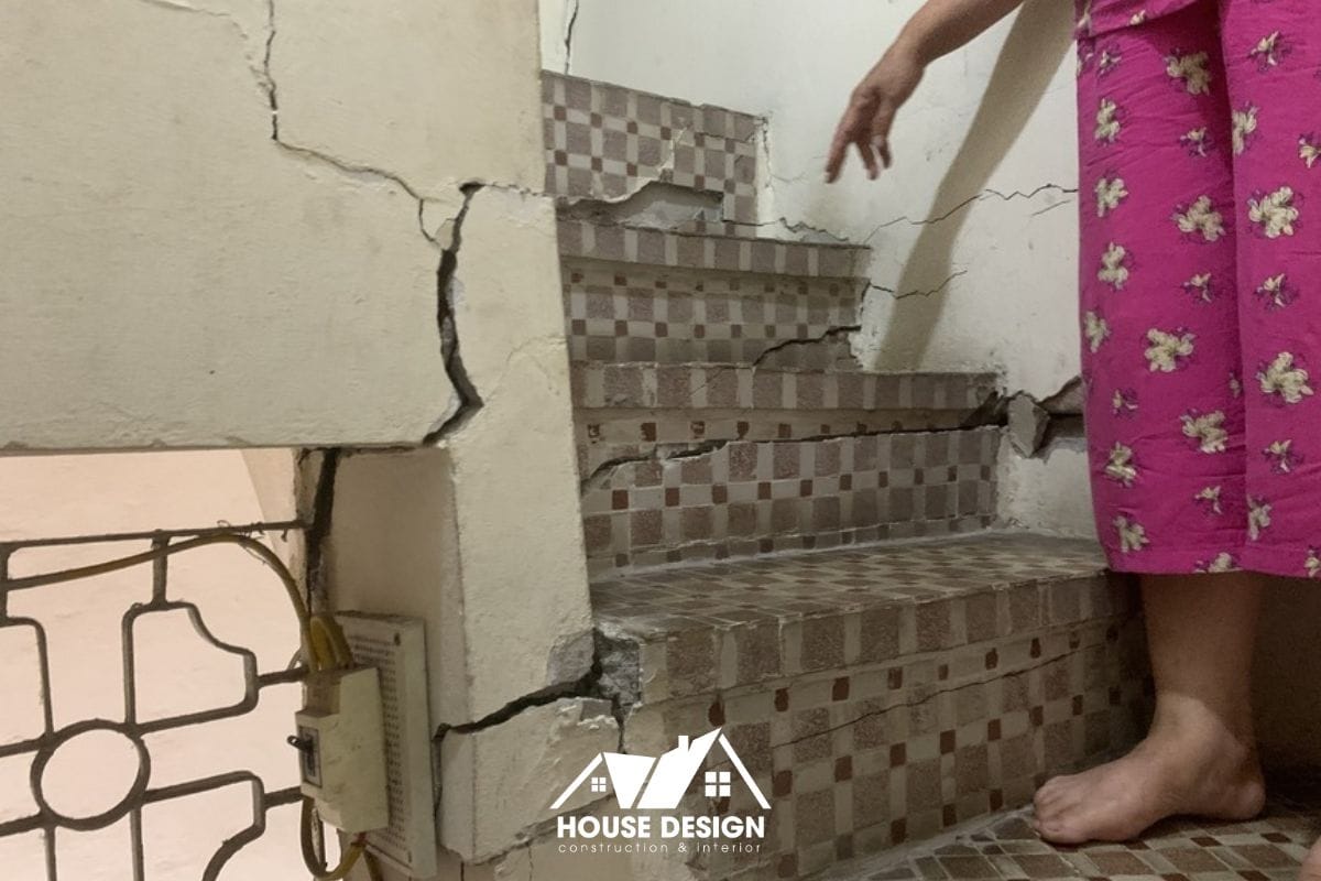 Hiện tượng móng lún, tường nứt là những vấn đề thường gặp khi cải tạo nhà 2 tầng cũ