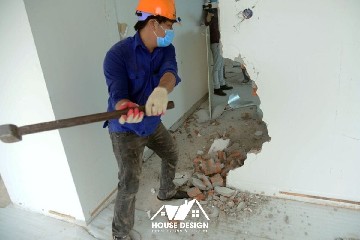 Phá dỡ, xây trát, lát nền, sơn sửa là những yếu tố ảnh hưởng đến chi phí cải tạo nhà