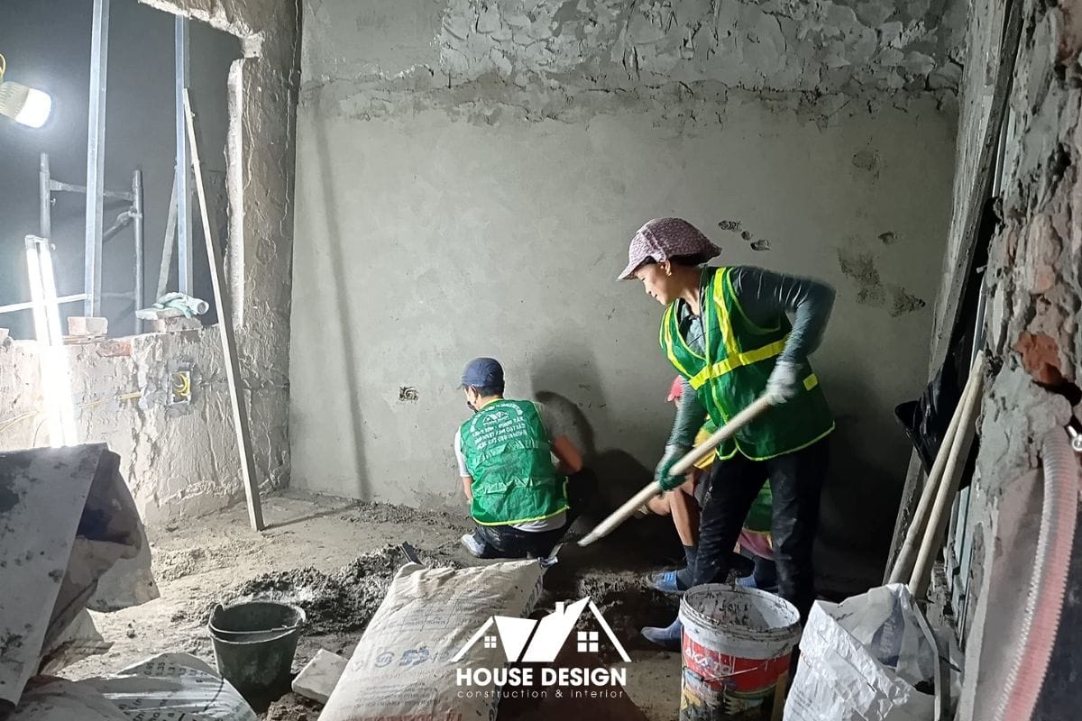 Công nhân đang thi công công trình biệt thự thực tế