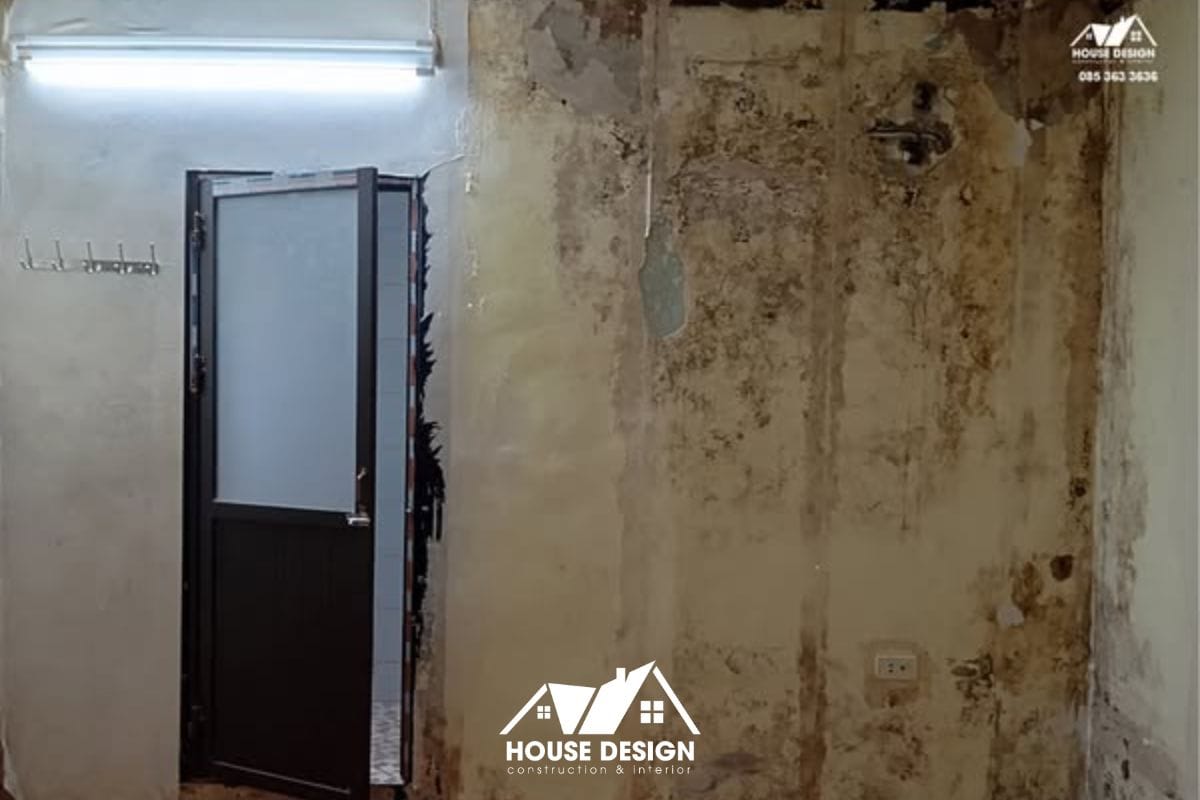 Dấu hiệu xuống cấp như nứt tường và thấm mái cần sửa chữa nhà cũ Bắc Ninh để đảm bảo an toàn