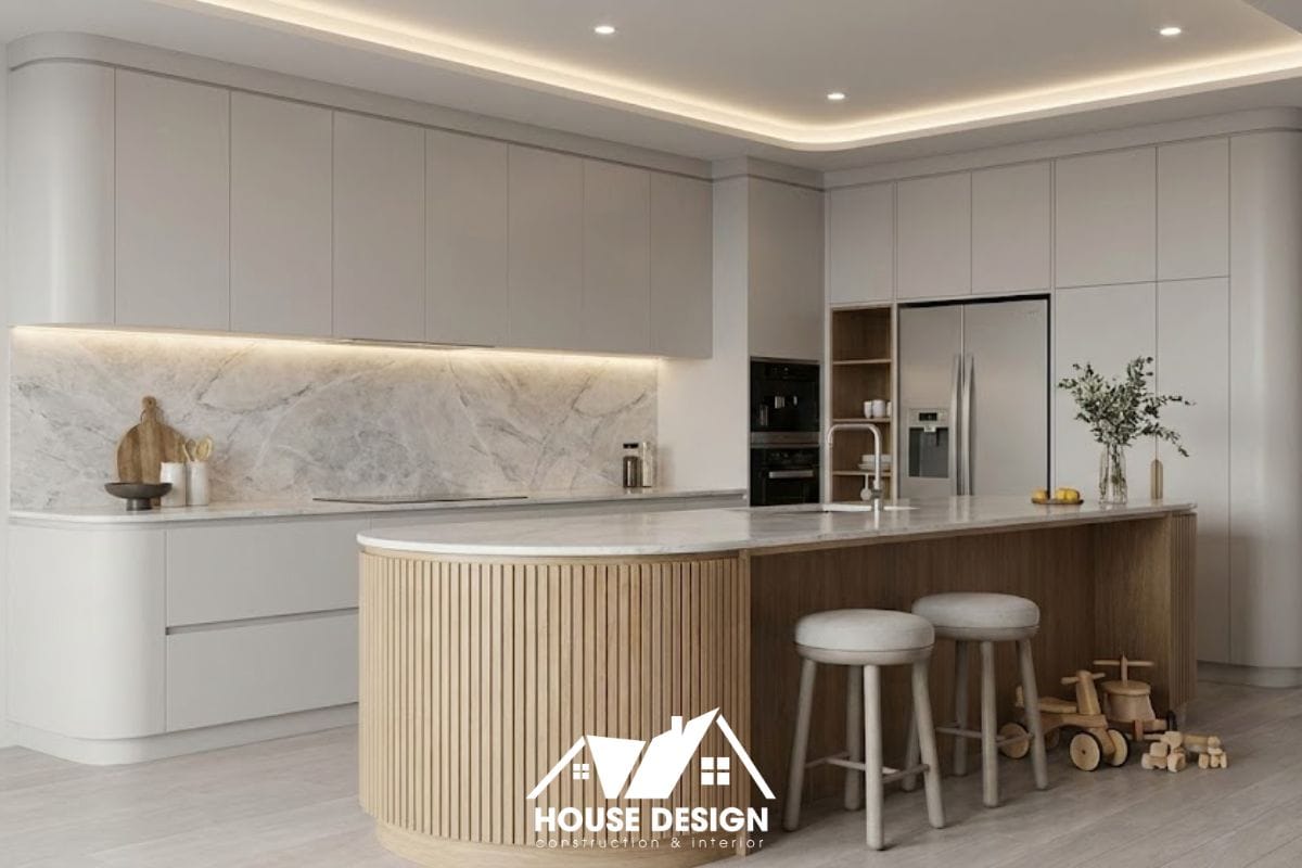 Thiết kế bếp chung cư nhỏ màu xám nhạt với bán đảo bo góc an toàn.