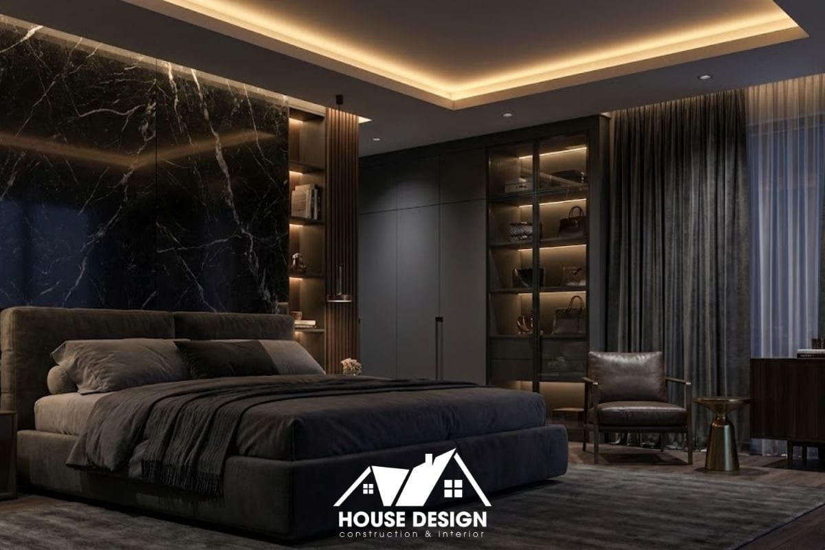 Phòng ngủ chung cư phong cách Luxury với vách ốp đá vân mây tối màu và hệ tủ kính đen.